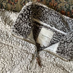 Thread & Supply 3/4 zip sherpa pull over size small